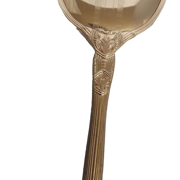 Vintage Gold Fine‎ Decorative Etching and Medallion on the center of mirror back - Picture 7 of 13